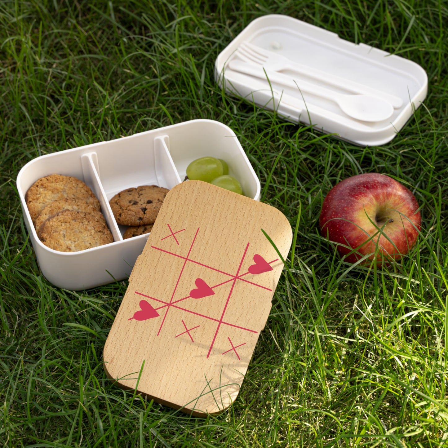 Romantic Bento Lunch Box with Tic-Tac-Toe Hearts Design